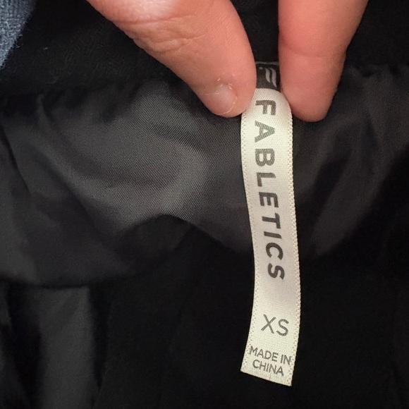 Fabletics Waco Black and Gray Patterned Puffer Jacket - Picture 5 of 7